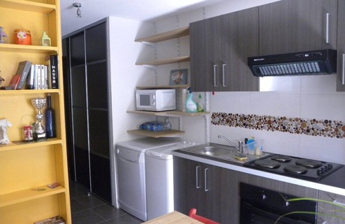 Pyla-sur-Mer Apartment | Inviting Oceanfront Studio Cabin for 4 in Pyla Sur Mer