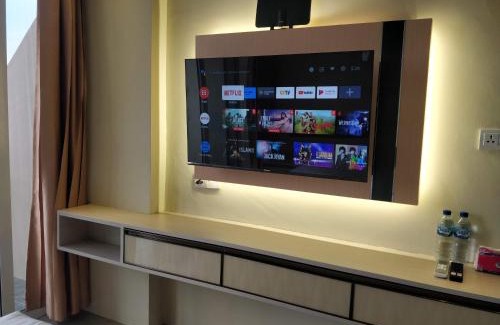 Lubuk Baja Apartment | Stylish Studio Apartment at Nagoya Thamrin City, Rated 9/10