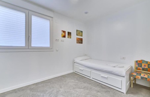 Ermitagana Apartment | Family-Friendly Apartment Sua Loft by Clabao - 4 Star Stay