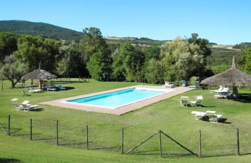 Pomarance Apartment | Apartment Sughera in Canneto - 5 persons, 3 bedrooms