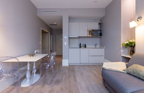 Limoges Apartment | Premium Apartment Suite with Private Bathroom & Breakfast