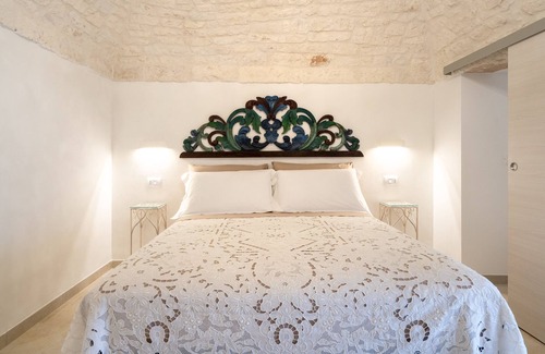 Old Town Cisternino Apartment | Guest Rated 10/10: Suite La Scala Del Borgo with Terrace