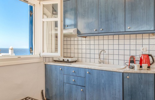 Kini Apartment | Apartment 'Suite No 4' with Sea View, Wi-Fi and Air Conditioning