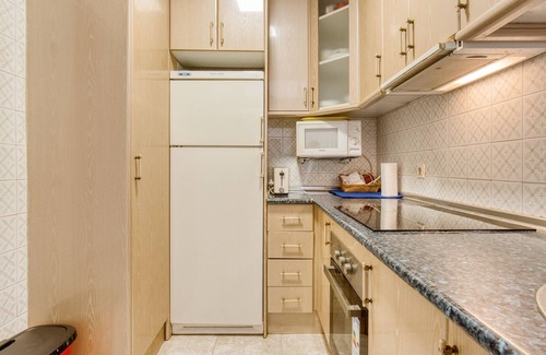 Santa Pola Apartment | Apartment 'Sunflower Ronda' with Shared Terrace and Wi-Fi