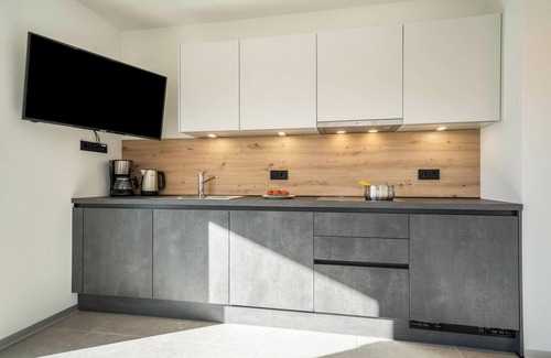 Lana Apartment | Mountain View Apartment "Sunnig" with Balcony & Wi-Fi