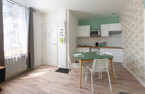 Saint-Quentin Apartment | Discover the Superior Apartment with Kitchen & Breakfast