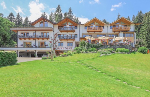 Oberndorf bei Kitzbuhel Apartment | Cozy Retreat at Gartenhotel Rosenhof near Kitzbühel