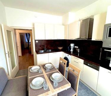 Vahrenwald-List Apartment | Cozy Apartment Sweet: Perfect for Families and Relaxation