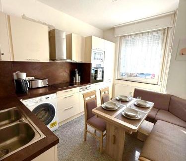 Vahrenwald-List Apartment | Cozy Apartment Sweet: Perfect for Families and Relaxation