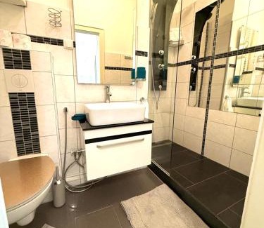 Vahrenwald-List Apartment | Cozy Apartment Sweet: Perfect for Families and Relaxation