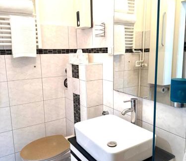 Vahrenwald-List Apartment | Cozy Apartment Sweet: Perfect for Families and Relaxation