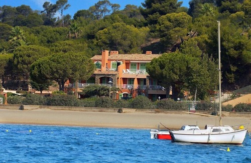 La Londe-les-Maures Apartment | Seaside Apartment T2: 9.8 Rated with Heated Pool & Ocean View