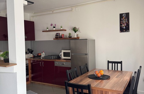 Velika Gorica Apartment | Top-Rated Apartment T&M Near Zagreb Airport with Kitchen