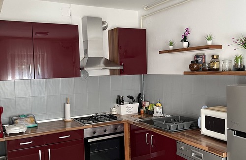 Velika Gorica Apartment | Top-Rated Apartment T&M Near Zagreb Airport with Kitchen