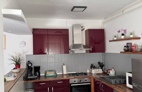 Velika Gorica Apartment | Top-Rated Apartment T&M Near Zagreb Airport with Kitchen