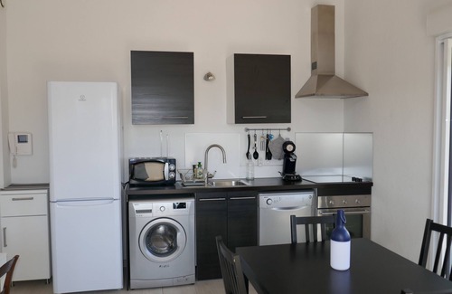 Saint-Cyr-sur-Mer Apartment | Cozy Apartment with Ocean View, 3 Terraces & Review Score 10