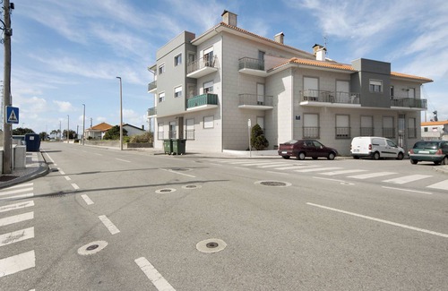 Gafanha da Nazare Apartment | Beachside Apartment with Ocean View and Shared Terrace