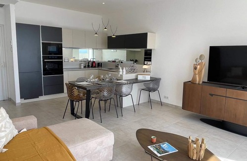 Sainte-Maxime City Centre Apartment | Seaside Apartment T3 with Breathtaking Views and Comforts