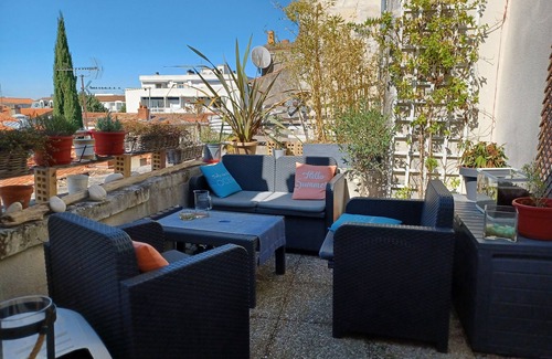 La Rochelle City Centre Apartment | Historic Center Apartment T3 with Terrace & Ocean View