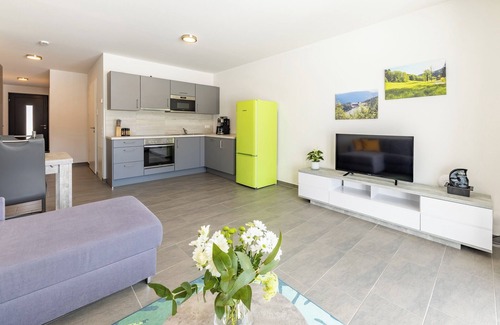 Titisee-Neustadt Apartment | Cozy Apartment T6 with Balcony - Perfect for Couples