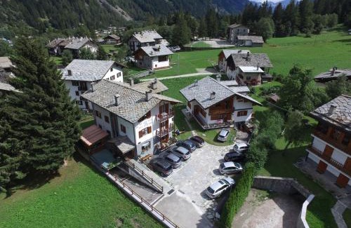 Gressoney-Saint-Jean Apartment | Exceptional Apartment Tea: Perfect for Families with Kids!