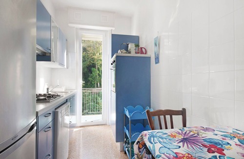 Zoagli Apartment | Oceanfront Apartment 'Terrazza Oriana' with Spa & Wi-Fi