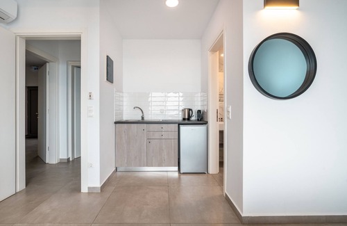 Pefkos Apartment | Seaside Retreat: Tesoro Del Mare with Ocean View & Wi-Fi