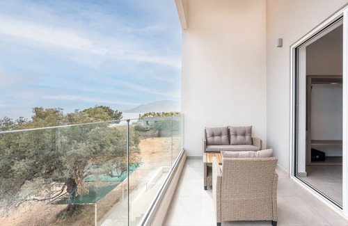 Pefkos Apartment | Seaside Retreat: Tesoro Del Mare with Ocean View & Wi-Fi