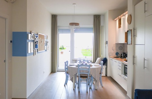 San Benedetto di Lugana Apartment | Oceanfront Apartment the Palace with Pet-Friendly Amenities