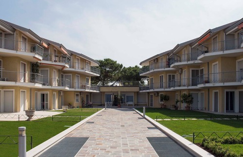 San Benedetto di Lugana Apartment | Oceanfront Apartment the Palace with Pet-Friendly Amenities