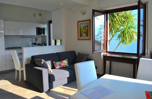 Sala Comacina Apartment | Cozy Apartment The Palm with Garden – Pet & Child Friendly