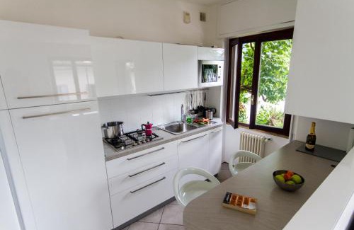Sala Comacina Apartment | Cozy Apartment The Palm with Garden – Pet & Child Friendly