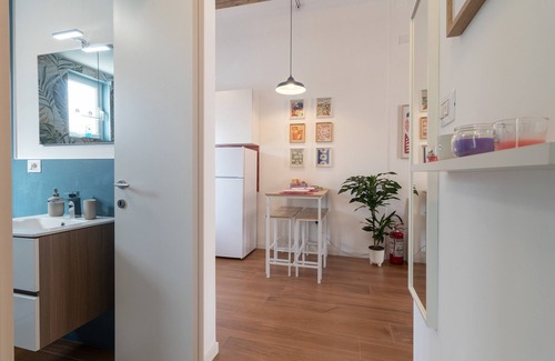 Municipio 5 Apartment | Apartment 'The Tiny House 70128' with Balcony, Wi-Fi and Air Conditioning