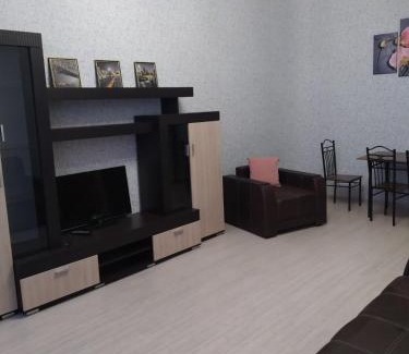 Zarichnyi District Apartment | Cozy Apartment Theatre Shepkina: 2 Rooms & Pet-Friendly