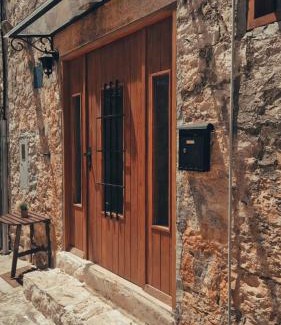 Cove Rogacic Apartment | Pet-Friendly Apartment Tia Vis with 9.7/10 Guest Rating