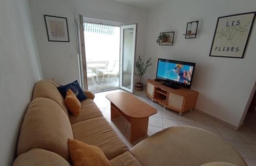 Baska Voda Apartment | Oceanfront Apartment TIM in Baška Voda - Rated 9.8/10