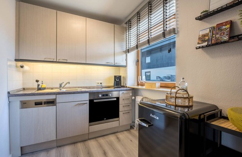 Ponitz am See Apartment | Ideal Apartment 'Time 2 Sea' with Pool and Ocean Views