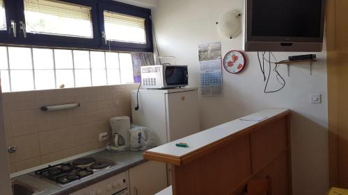 Kolanjski Gajac Apartment | Relax at Apartment Barbara: Pet-Friendly with Ocean Views