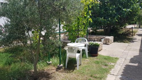Kolanjski Gajac Apartment | Relax at Apartment Barbara: Pet-Friendly with Ocean Views