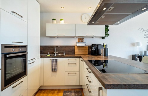 Waggershausen Apartment | Stunning Tina's Lounge Penthouse with Mountain Views & Terrace
