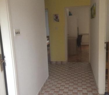 Cres Apartment | Family-Friendly Getaway at Apartment Tinna - Rated 9/10