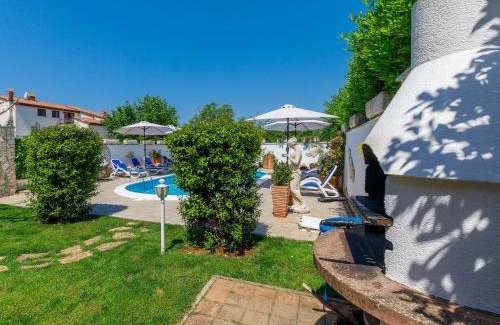 Finida Apartment | Pet-Friendly Apartment Tiziana-4 with Pool and Kid Amenities