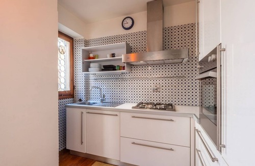 Santissima Annunziata Apartment | Modern Apartment Near Duomo in Florence with Great Amenities