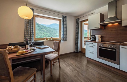 Feldthurns Apartment | Mountain View Apartment "Toni Stefan" with Sauna & Terrace