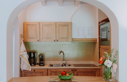 Puegnago del Garda Apartment | Apartment 'Topazio' with Shared Pool, Wi-Fi and Air Conditioning
