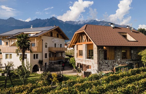 Merano Apartment | Relaxing Apartment 'Torgglbauer 1' with Pool & Mountain Views