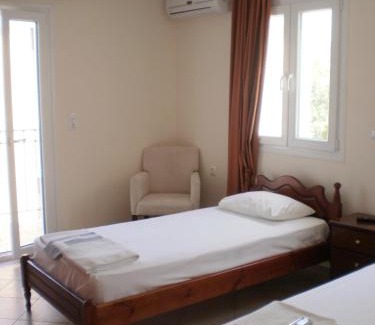Petra Apartment | Beachfront Apartment Toula with Pool & Ocean Views