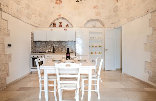 Specchiaruzzo Apartment | Trullo Suite in Masseria: Pet-Friendly Retreat with Pool