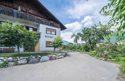 Lana Apartment | Scenic Apartment "Tschigat Leilichhof" with Garden & Spa