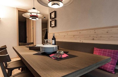 Parpan Apartment | Elegant Apartment Turrabuel 4-Bett Maisonette - Pet Friendly